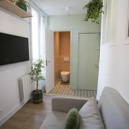 Charming Bright Studio Near The Batignolles Appartamento Parigi